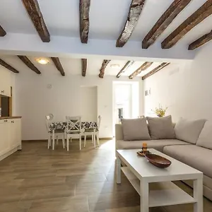 https://apartment-nena-rakotule.in-istria.net